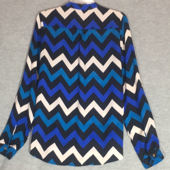 CHARLOTTE RUSSE Cool Bold Statement Chevron Print Long Sleeve 2 Pocket Top - Picture 2 of 15